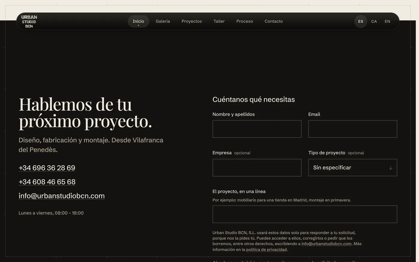 Sección de contacto sobre fondo oscuro con teléfonos, email y formulario.